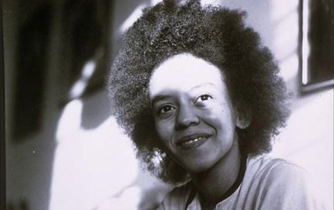Nikki Giovanni – «Η μαύρη αγάπη είναι μαύρος πλούτος»