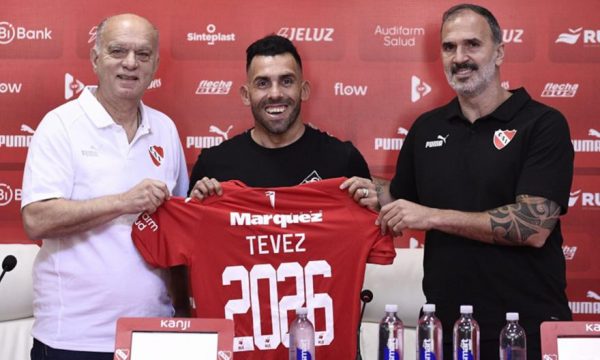 Ανανέωσε το συμβόλαιό του με την Ιντεπεντιέντε ο Κάρλος Τέβες (pic)