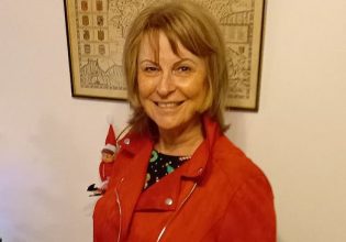 Βρετανία: Γιαγιά που χρεώνει την οικογένειά της για το χριστουγεννιάτικο τραπέζι ανεβάζει φέτος τις τιμές