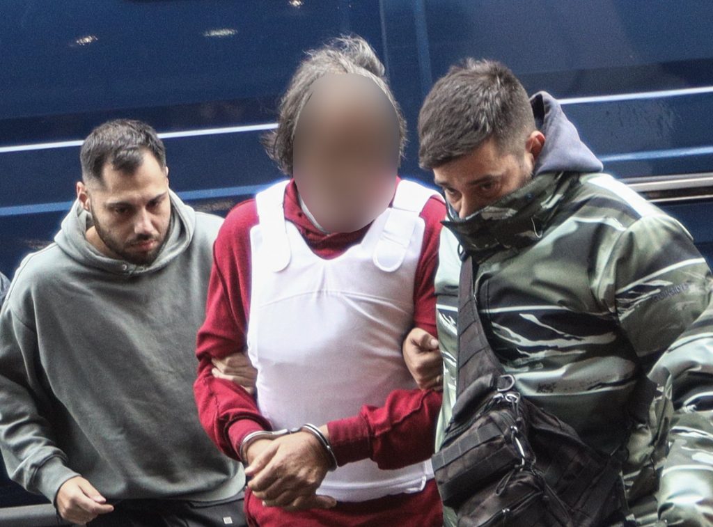 Σαλαμίνα: Με διπλή ταυτότητα και «σκοτεινό» παρελθόν ο 71χρονος – Είχε κακοποιήσει και την πρώην γυναίκα του