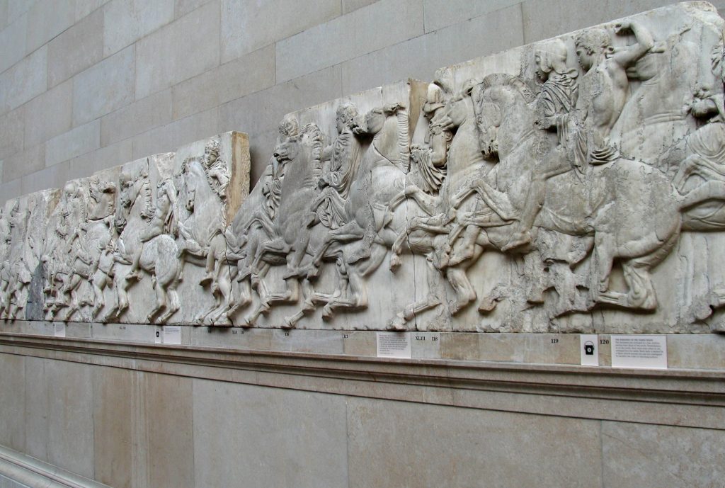 Τι τάζει η Μενδώνη στους Βρετανούς για να πάρει πίσω τα Γλυπτά του Παρθενώνα