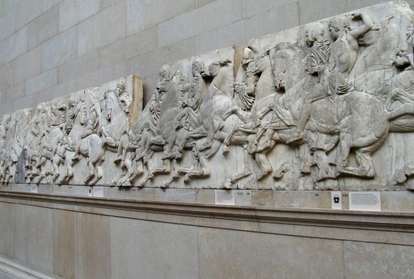 Τι τάζει η Μενδώνη στους Βρετανούς για να πάρει πίσω τα Γλυπτά του Παρθενώνα