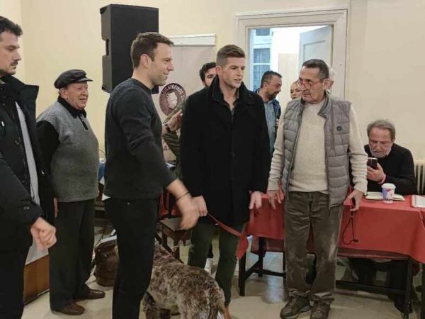 Πάτρα: Απροειδοποίητη επίσκεψη Κασσελάκη σε συνεδρίαση του ΣΥΡΙΖΑ με τον Τάιλερ και τη Φάρλι