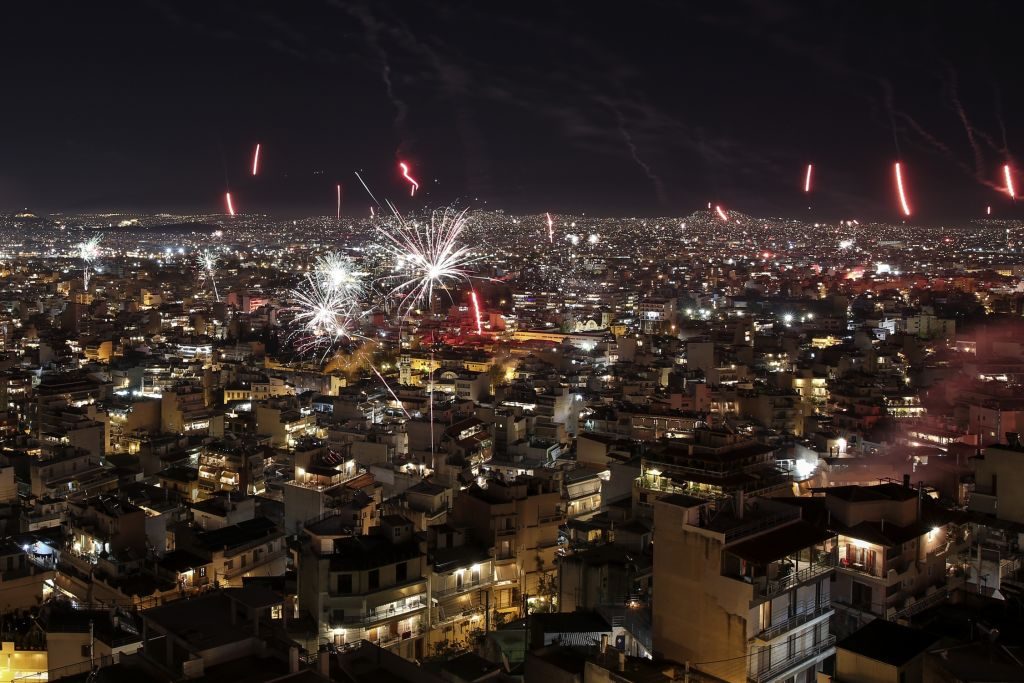 Αυτοί είναι οι κίνδυνοι για τα ζώα από τα πυροτεχνήματα – Έκκληση φιλόζωων για κατάργηση