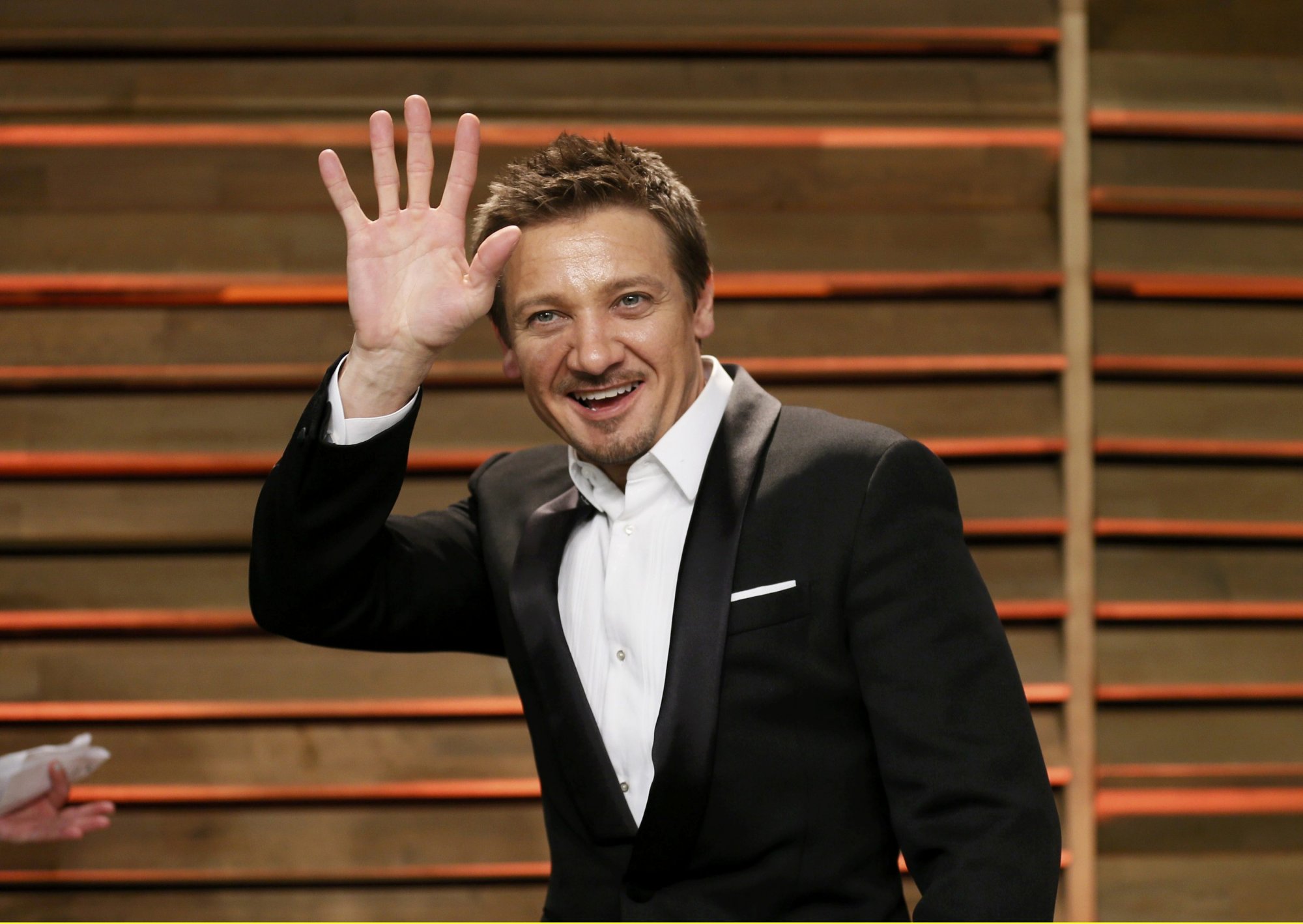 Ο Τζέρεμι Ρένερ επιστρέφει στα πλατό ένα χρόνο μετά τον σοβαρό τραυματισμό του