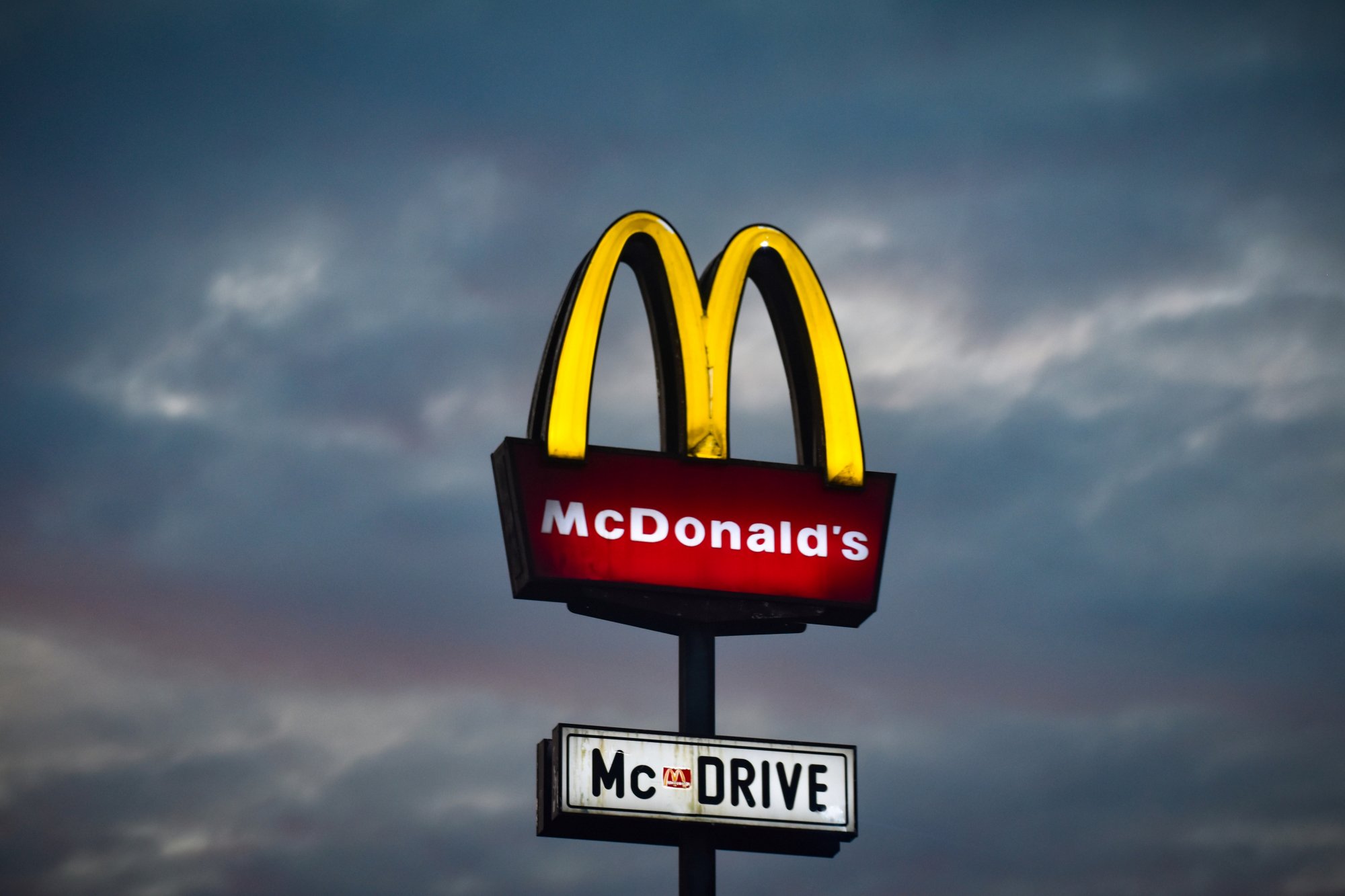 Τα McDonald's ξαναγράφουν την ιερή συνταγή των Big Mac