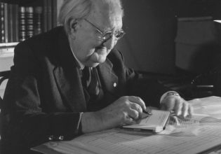 Μανώλης Καλομοίρης: Το μουσικό «πιστεύω» του