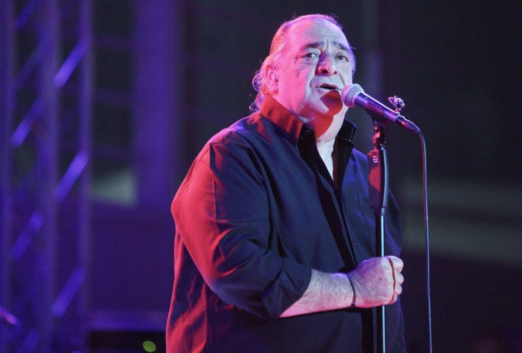 Βασίλης Καρράς: «Θέλω ένα αξιοπρεπές τέλος, να μην σέρνομαι στην πίστα» – Η δεύτερη καριέρα