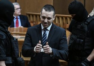 Άδεια για να ορκιστεί στο Δημοτικό Συμβούλιο της Αθήνας έλαβε ο καταδικασμένος Κασιδιάρης