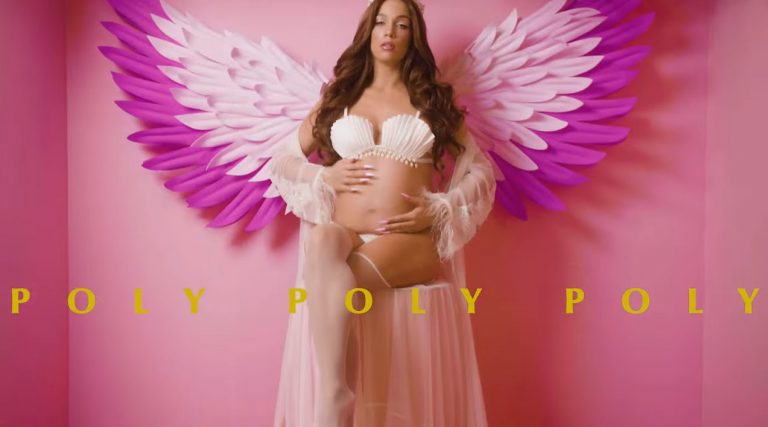 Η Κατερίνα Στικούδη μας ξεσηκώνει «Πολύ Πολύ Πολύ»