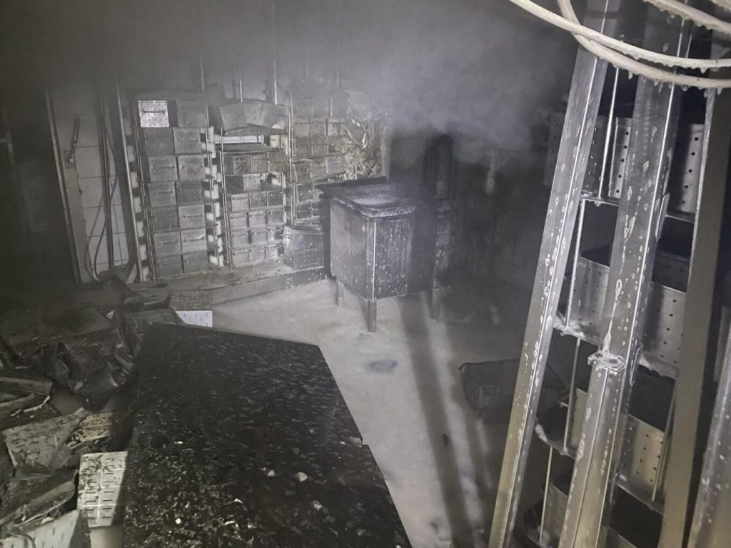 Φωτιά σε τυροκομείο στην Κρήτη – Χρησιμοποίησαν 12 τόνους πυροσβεστικού αφρού