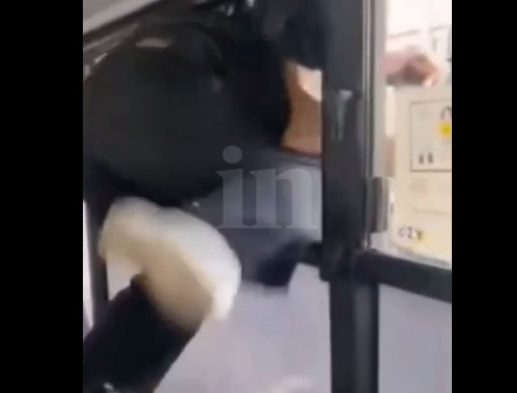 Δεν είχε εισιτήριο και πήδηξε από το παράθυρο – Απίστευτο επεισόδιο σε αστικό λεωφορείο