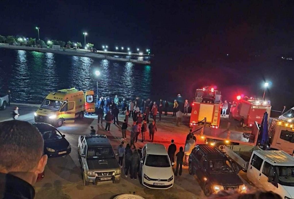 Μεσσηνία: Αυτοκίνητο έπεσε στο λιμάνι της Πύλου – Ανασύρθηκε ένας νεκρός