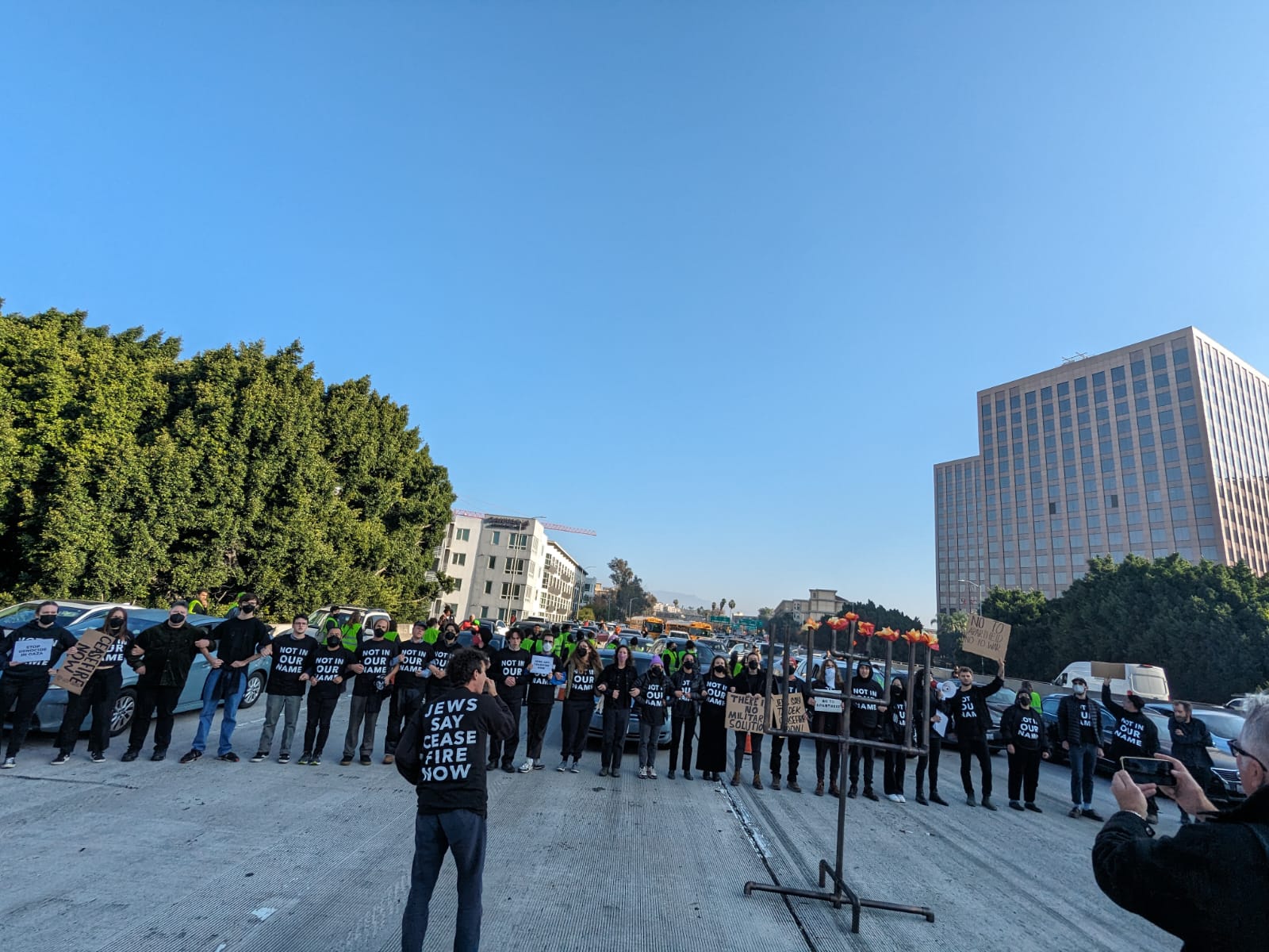 Λος Αντζελες: Εβραίοι διαδηλωτές σταματούν την κυκλοφορία ζητώντας κατάπαυση του πυρός στη Γάζα