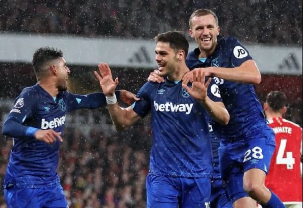 Ο Μαυροπάνος «σόκαρε» την Άρσεναλ (2-0), τεσσάρα της Μπράιτον στην Τότεναμ (4-2)