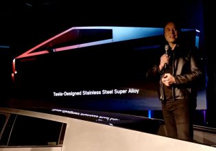 Cybertruck: Ο Μασκ διαφημίζει το νέο αλεξίσφαιρο και αδιάβροχο Tesla που έχει και… κρεβάτι
