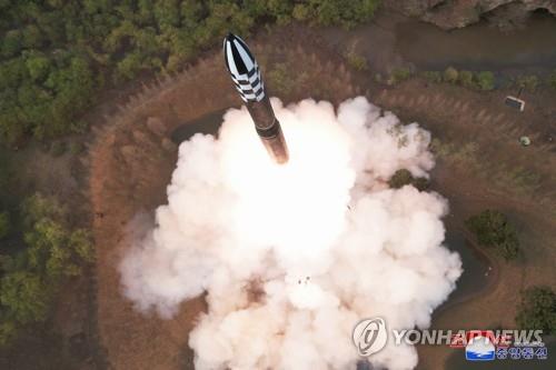 Βόρεια Κορέα: Εκτόξευσε πιθανόν βαλλιστικό πύραυλο μακρού βεληνεκούς (ICBM)