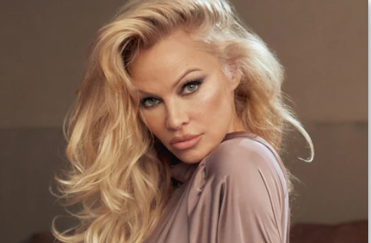 Pamela Anderson: Εμφανίστηκε χωρίς μακιγιάζ για μια ακόμη φορά