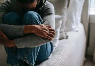 ΗΠΑ: Ανείπωτη τραγωδία – Βγήκε από το ντους και βρήκε τα δίδυμα παιδιά της νεκρά