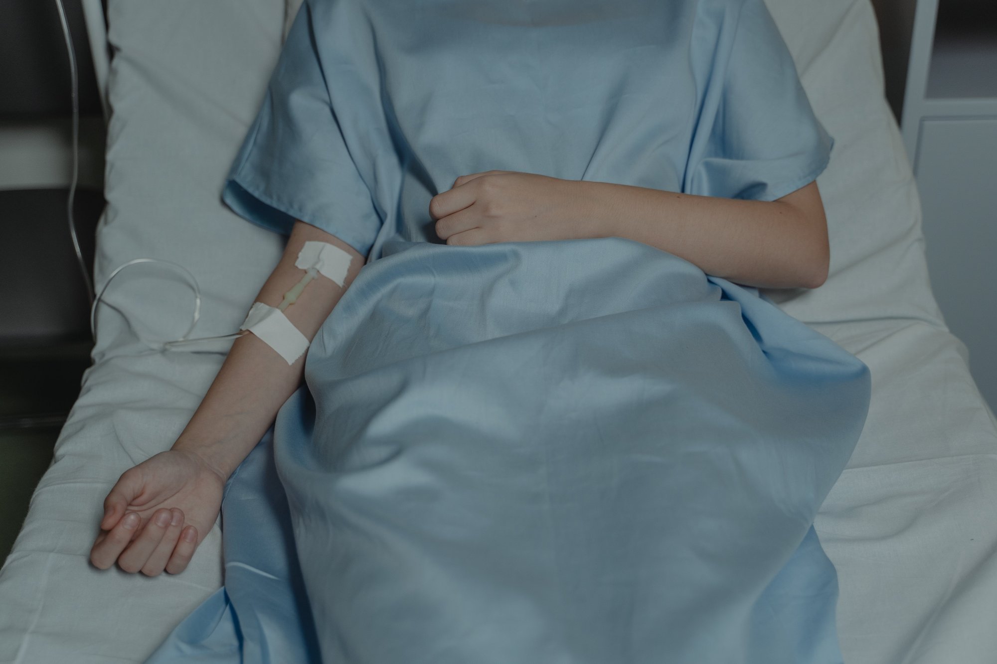Κρήτη: «Σοβαρές βλάβες στον εγκέφαλό της από την ανοξαιμία» - Αγωνία για τη 17χρονη που υπέστη αλλεργικό σοκ