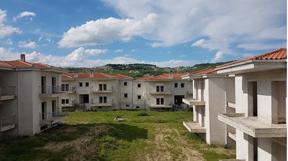 Γρεβενά: Έπεσαν οι υπογραφές για 80 εργατικές κατοικίες – Ήταν ανολοκλήρωτες από το 2009