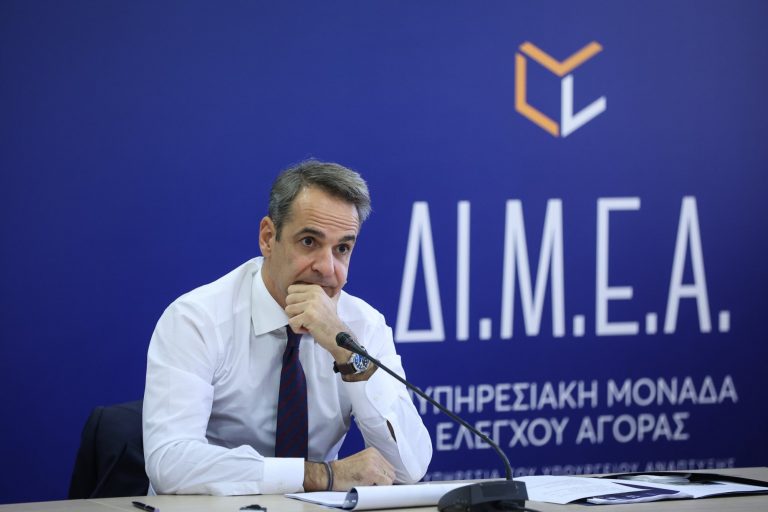 Πάλι με την ακρίβεια υποσχέθηκε ότι θα τα βάλει ο Μητσοτάκης – Ο δον Κιχώτης του Μαξίμου και οι ανεμόμυλοι της ακρίβειας