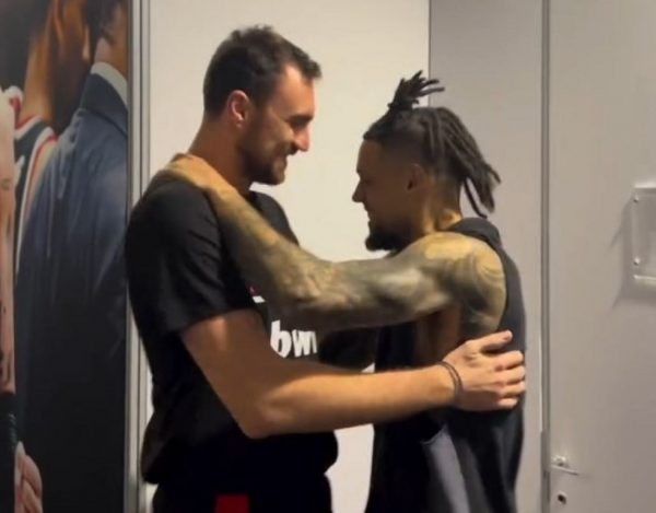 Η αγκαλιά Μιλουτίνοφ- Χάκετ πριν το Βίρτους Μπολόνια – Ολυμπιακός