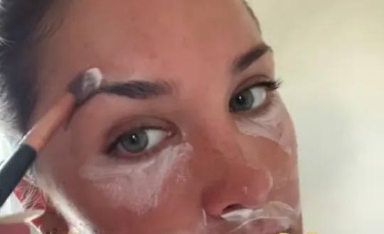 Λίμα νυχιών στα δόντια και αυτοσχέδια lip filler – Τα επικίνδυνα «hack ομορφιάς» του TikTok