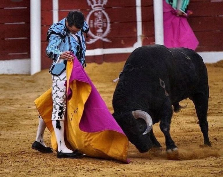 Χαμός στην Ισπανία: Ο ταυρομάχος Χουάν Ορτέγα χώρισε τη «νύφη» μια ώρα πρίν τον γάμο