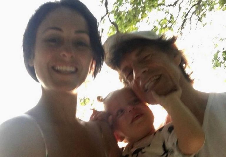 Η σύντροφος του Μικ Τζάγκερ μοιράζεται σπάνιες φωτογραφίες του τραγουδιστή με τον γιο τους