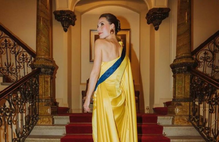 Η Σάνα Μαρίν «ντύθηκε πριγκίπισσα» στην δεξίωση για την Ημέρα Ανεξαρτησίας της Φινλανδίας