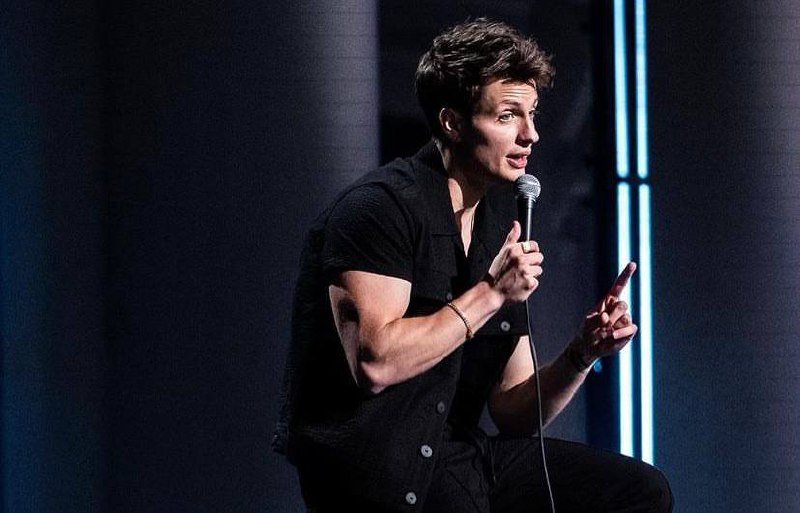 O κωμικός Matt Rife μετά τα «αστεία» για την έμφυλη βία, επιτίθεται σε ένα εξάχρονο παιδί