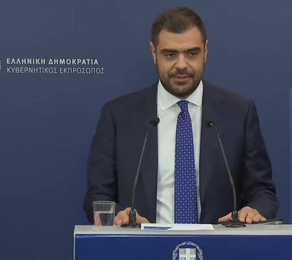 Συνεχίζει να πετάει την μπάλα στην εξέδρα ο Παύλος Μαρινάκης – Οι ευθύνες στην κυβέρνηση