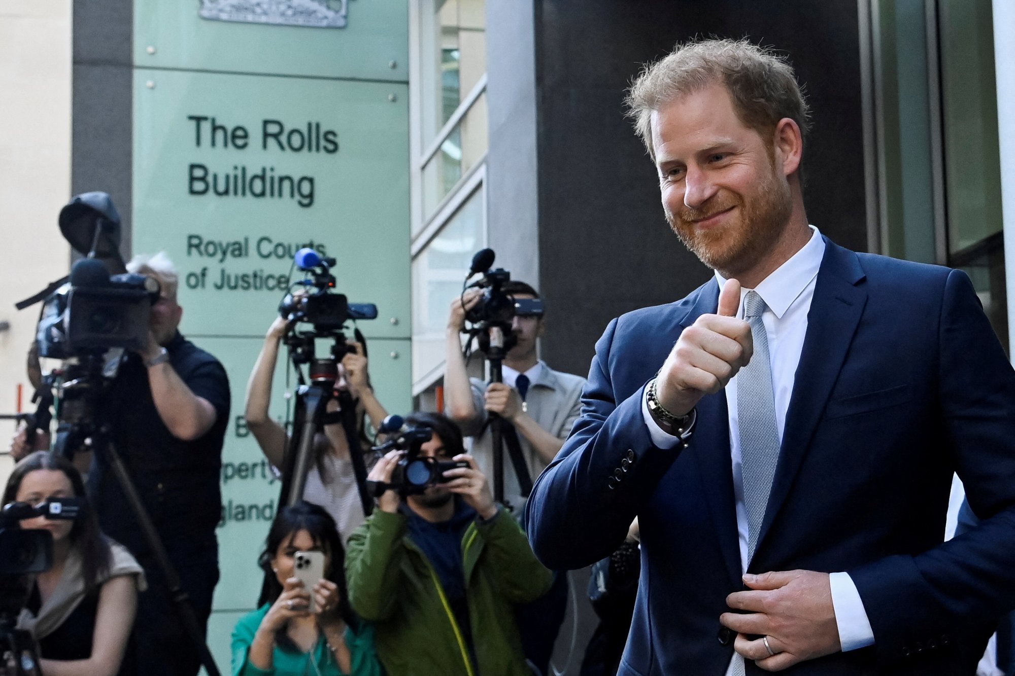 Οι υποκλοπές και η αποζημίωση στον πρίγκιπα Χάρι από την Daily Mirror