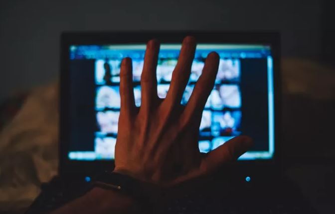 Συνελήφθησαν τρία άτομα για διακίνηση πορνογραφίας ανηλίκων στο ίντερνετ – Πώς εντοπίστηκαν
