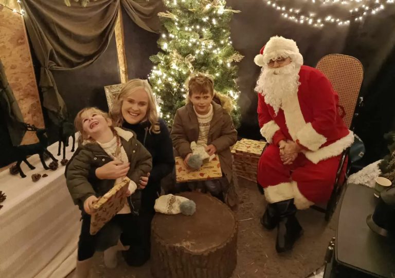 Η 4χρονη Έμιλι είναι κωφή – Φέτος κατάφερε να πει στον Άγιο Βασίλη τι δώρο θέλει