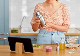 Εντυπωσιάστε με σπιτικά mocktails τις ημέρες των γιορτών