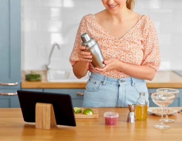 Εντυπωσιάστε με σπιτικά mocktails τις ημέρες των γιορτών