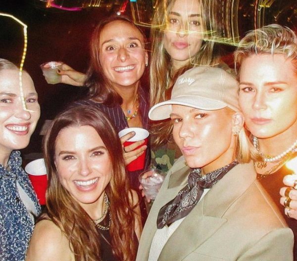 Φουντώνουν οι φήμες για ειδύλλιο της Sophia Bush με την Ashlyn Harris