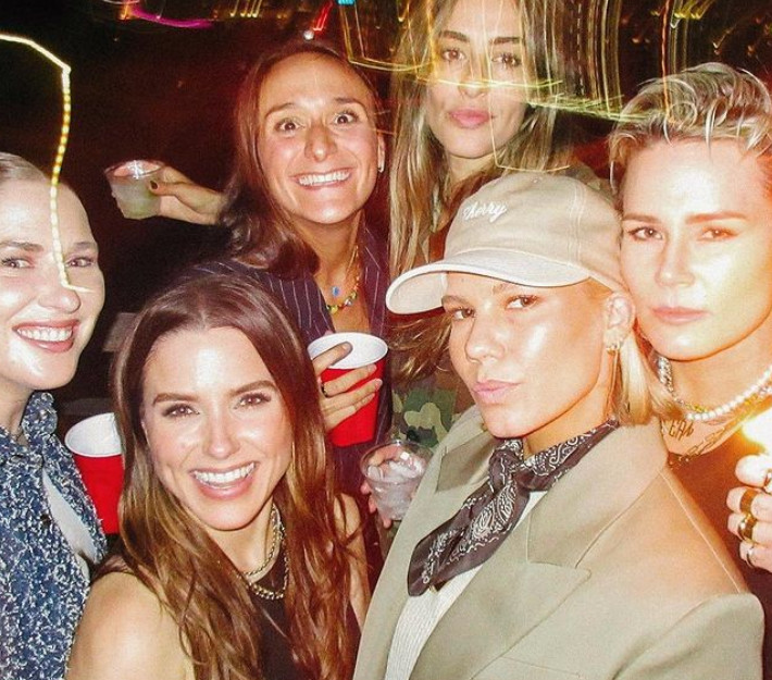 Φουντώνουν οι φήμες για ειδύλλιο της Sophia Bush με την Ashlyn Harris