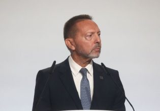 Στουρνάρας: Ανθεκτική η αγορά εργασίας στην Ελλάδα – Οι στρεβλώσεις συνεχίζουν να υφίστανται