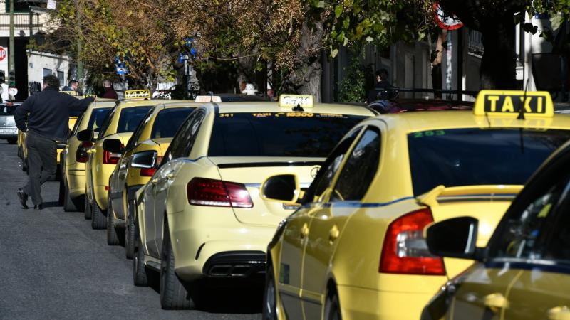 Απεργία: Χειρόφρενο για τέσσερις μέρες τραβούν τα ταξί