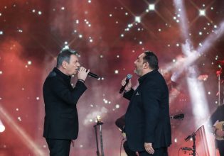 Σπίτι με το MEGA: Ο Αγγελος και ο Στέλιος Διονυσίου ερμηνεύουν το «Ενα λεπτό περιπτερά»