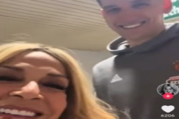 Έπος: Η Άννα Βίσση τραγούδησε μαζί με τον Μήτογλου το «Κι έχω τόσα να θυμάμαι» (vid)