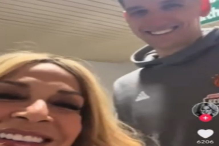 Έπος: Η Άννα Βίσση τραγούδησε μαζί με τον Μήτογλου το «Κι έχω τόσα να θυμάμαι» (vid)