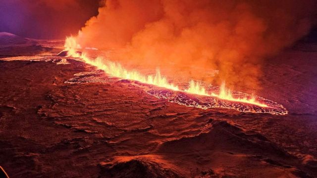 Ισλανδία: Πόλος έλξης τουριστών λόγω… εκρήξεων ηφαιστείων