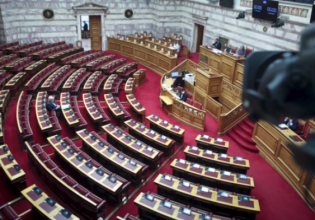 Προϋπολογισμός 2024: Πυρ ομαδόν από την αντιπολίτευση – «Λείπει η ανθρωπιά, εξυπηρετείτε τους servicers»