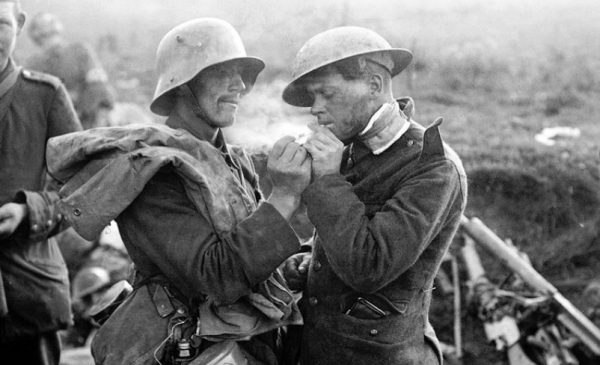 Η χριστουγεννιάτικη εκεχειρία του 1914 – Όλα ησύχασαν στο δυτικό μέτωπο εκείνον τον Δεκέμβριο