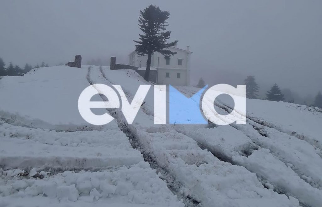 Στα λευκά ντύθηκε η Εύβοια – Ποιες περιοχές ξύπνησαν με χιόνια