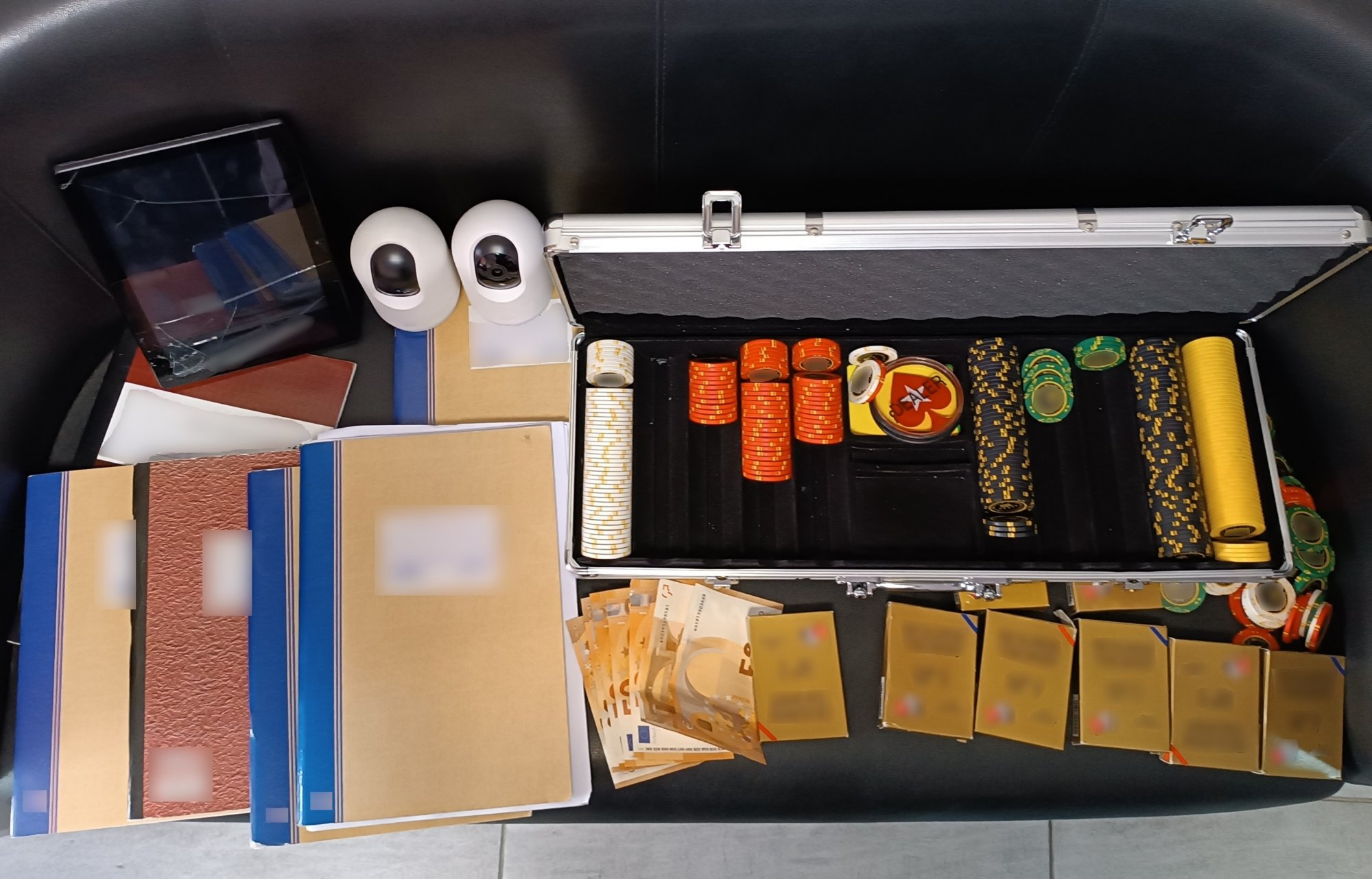Πέλλα: Τζογαδόροι έπαιζαν παράνομα πόκερ σε αποθήκη – 10 συλλήψεις, είχαν κάμερες στην είσοδο